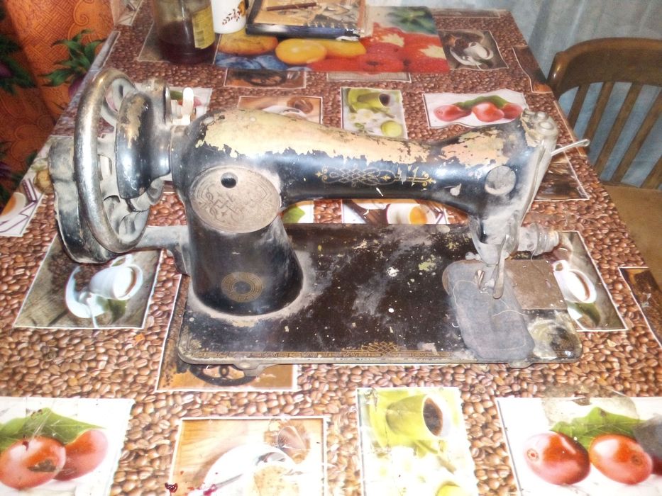 Продам швейную машинку зингир