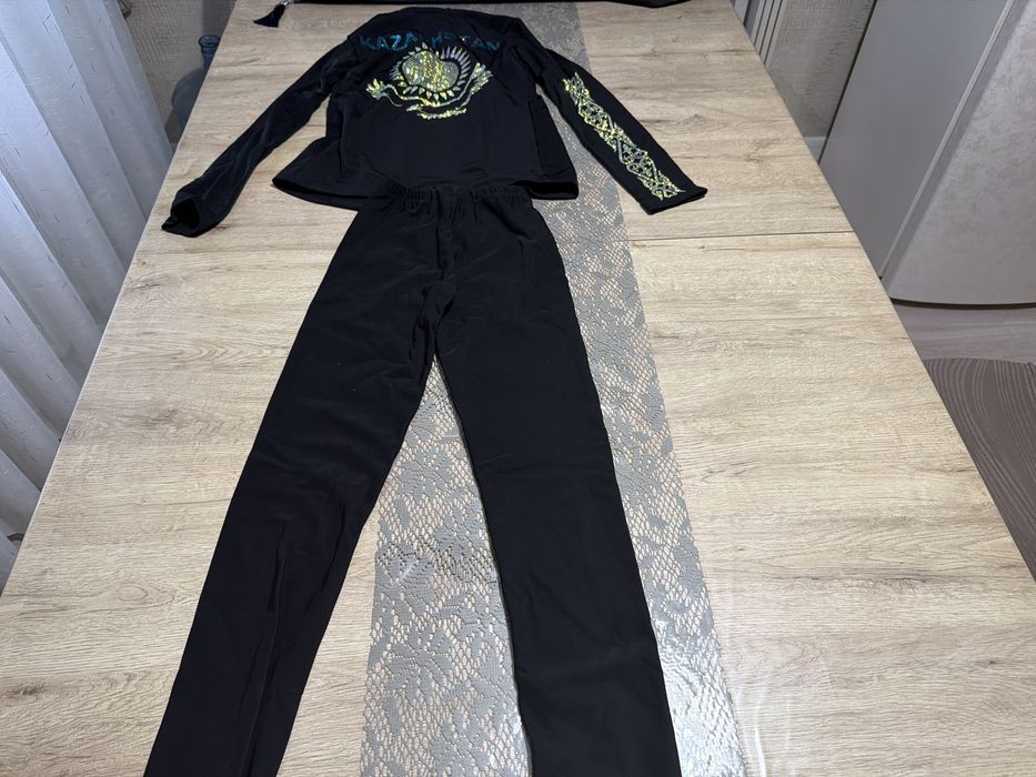 Спортивный костюм для фигурного катания