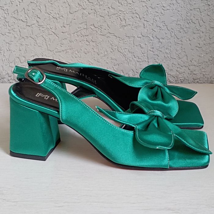 Босоножки  новые