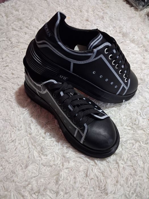 Adidasi noi bărbați