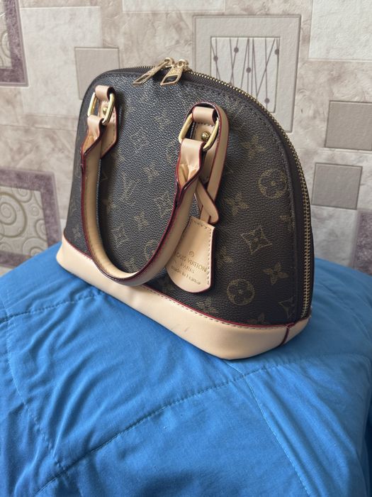 Сумкочка Louis Vuitton alma BB