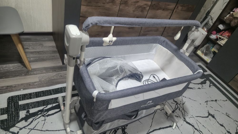 Детская кровать и каляска