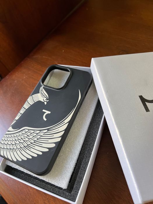 I phone 13 pro korpusi Saber logotipli, sifatli karobkasi bilan