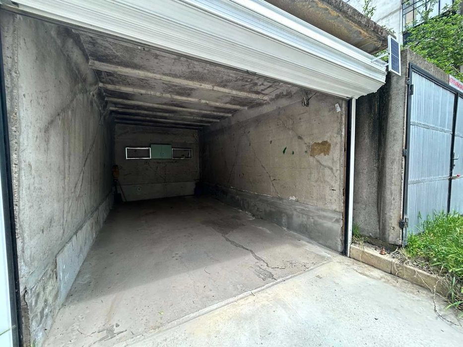 Дава се под наем Гараж / Паркомясто в Велико Търново, Колю Фичето - 20 кв.м за 76.5 € - Снимка #1