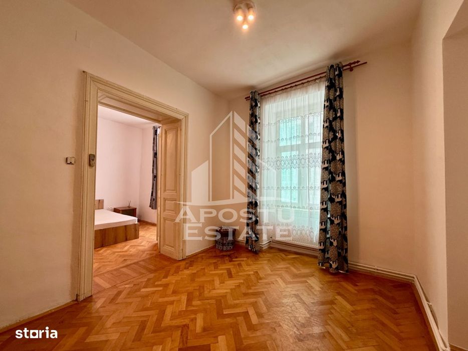 Apartament 2 camere de vanzare, centrala proprie, Piata Unirii