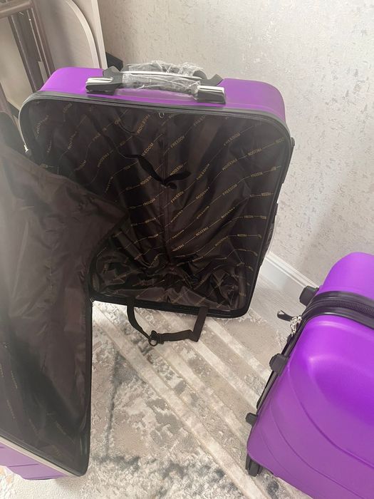 Продам комплект чемоданов