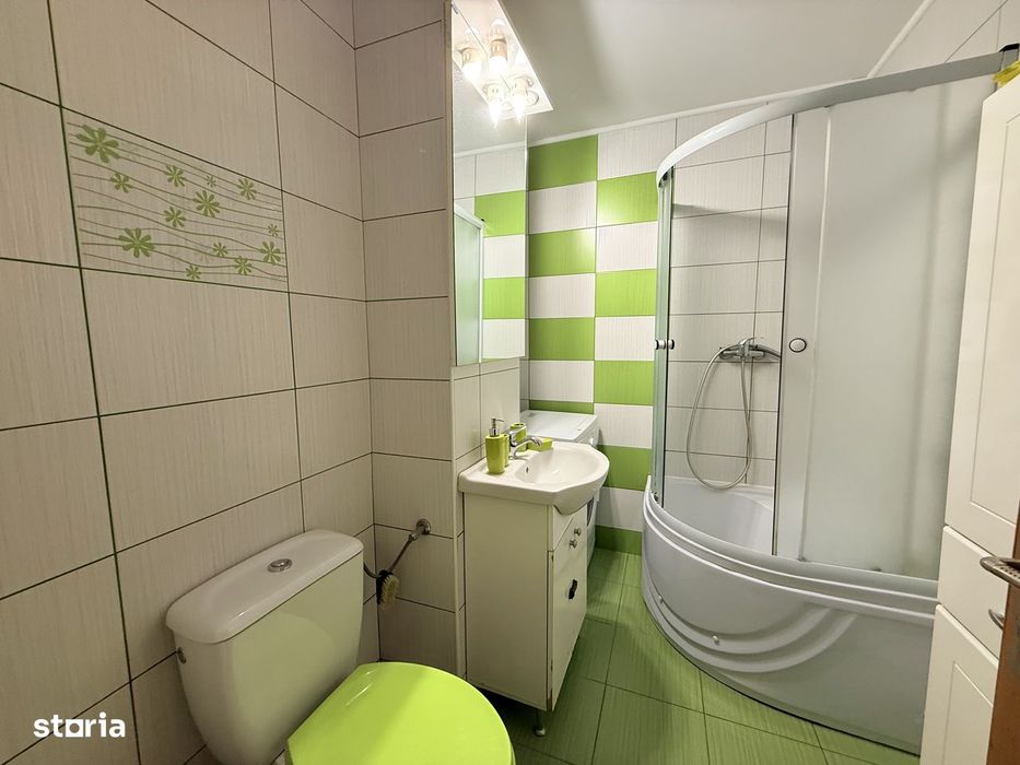 Inchiriez apartament cu 2 camere, decomandat in 7 Noiembrie, etaj 3