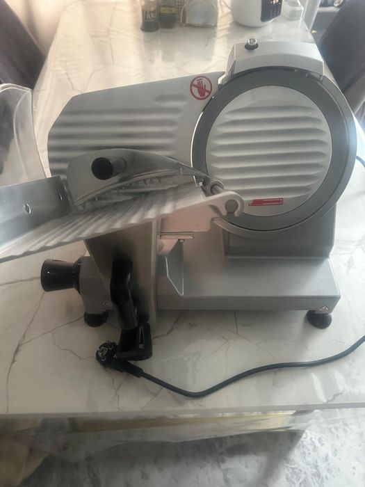 Продам ломтерезку (слайсер)