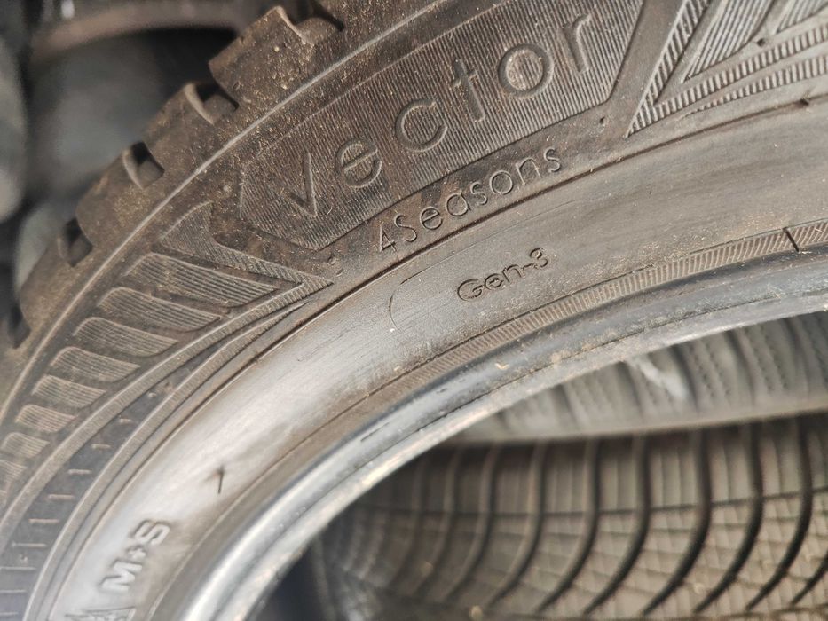 2бр. зимни гуми 205/55/17 Goodyear