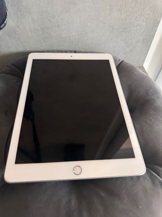 iPad 6 чисто нов заключен, за части