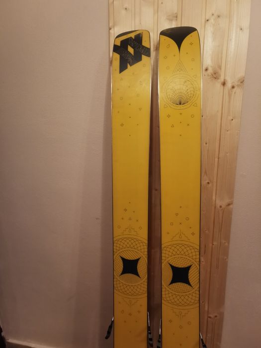 Schiuri freeride noi Volkl Three