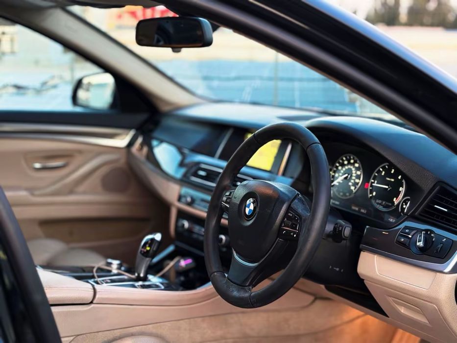 BMW 5 Series 2010 — imagine 5