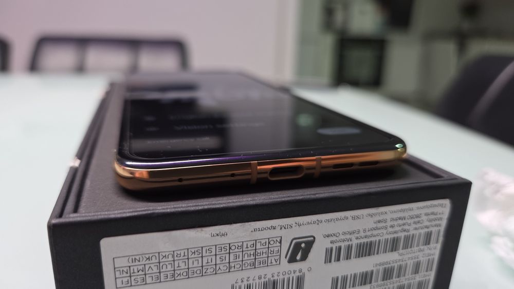 Vand Motorola razr 50 ultra Mocha Mousse