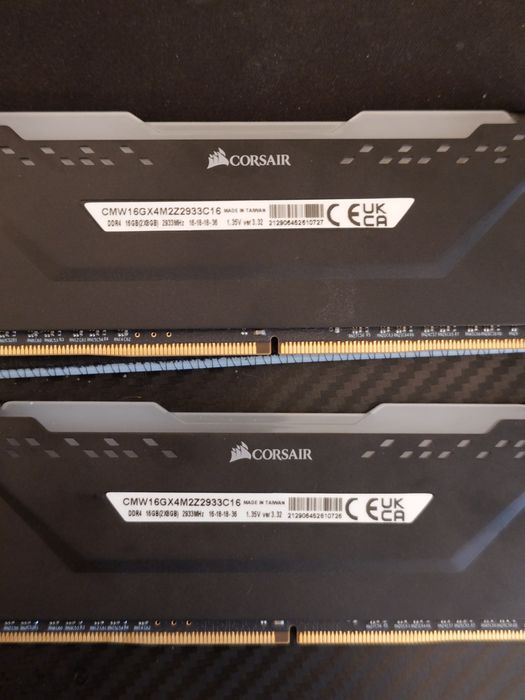 Kit Corsair Vengeance Pro RGB 16 Gb (2x8) DDR4