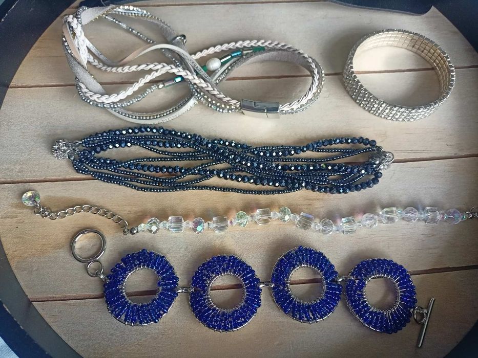 Масова бижутерия за жени  с естествени камъни