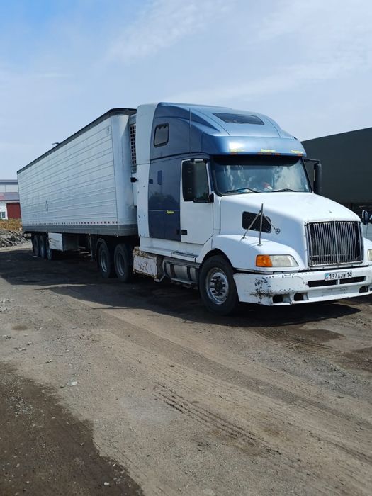 Volvo VNL64T660 + рефрижератор Wabash, Америка