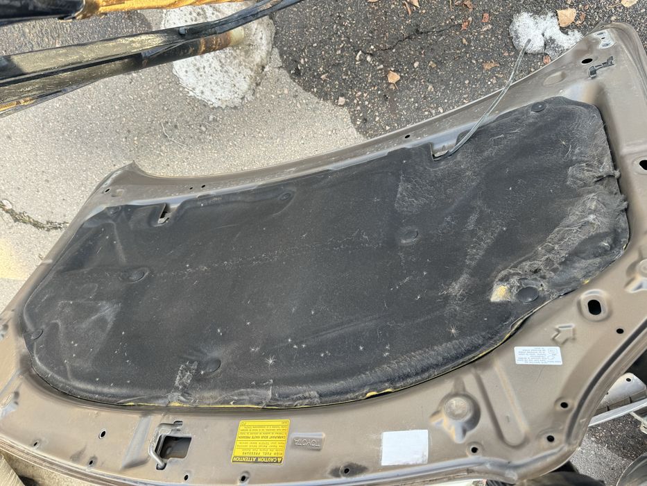 Капот тойота Авенсис