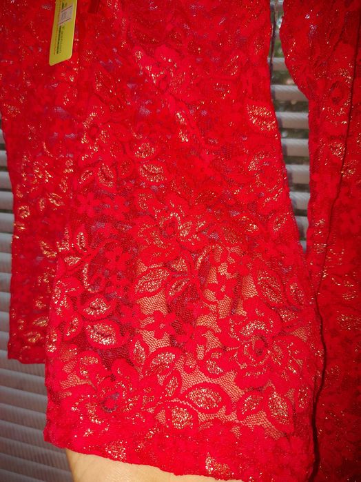 Bluza rosie din dantela noua