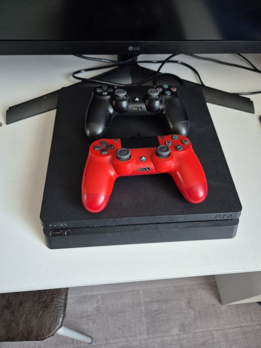 Продам PS4 slim ( 1tb )