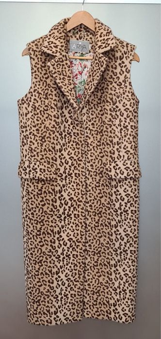 Длинный жилет Lariya