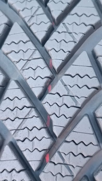 225/60/18 Bridgestone Дот 2523