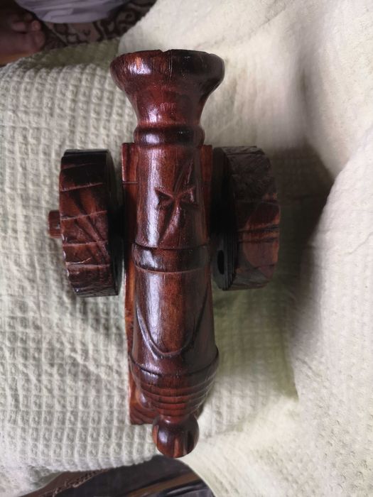 sculptura lemn , piesa strunjita, tun de lemn