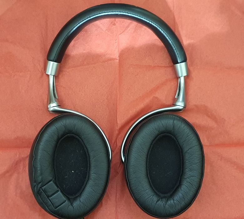 Casti Parrot ZIK, stare perfecta, sunet exceptional, design superpremi