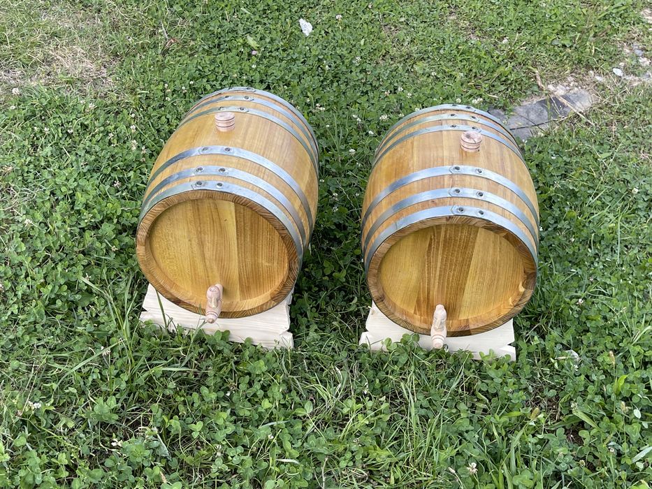 Butoaie din lemn uscat , dud ,salcâm , stejar , mobilier