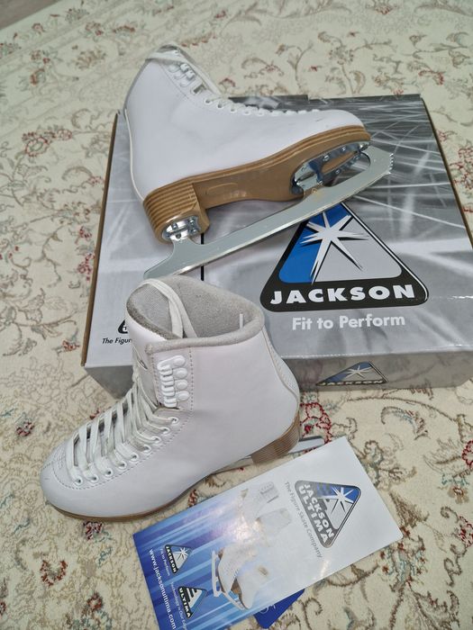 Продам коньки б/у Jackson