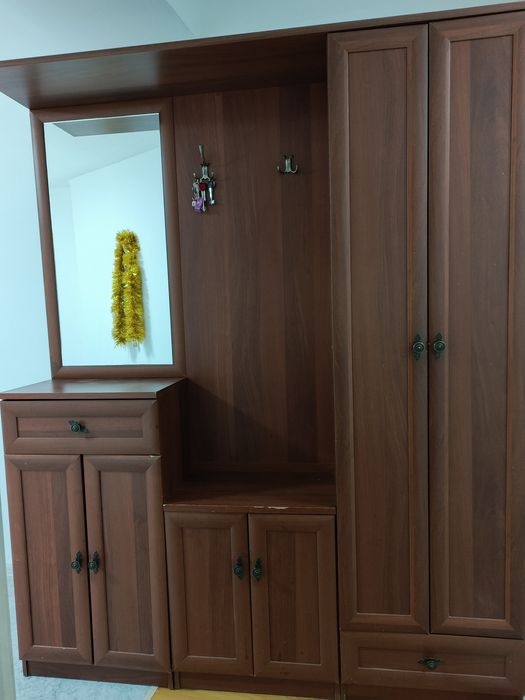 Продается Шкаф в прихожую