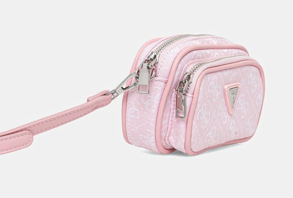 Чанта Guess с етикет