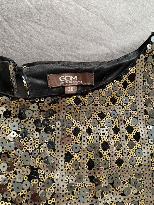 Продавам рокля с шити пайети