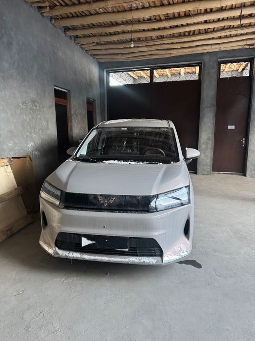 7-местный минивэн Wuling Starlight 730