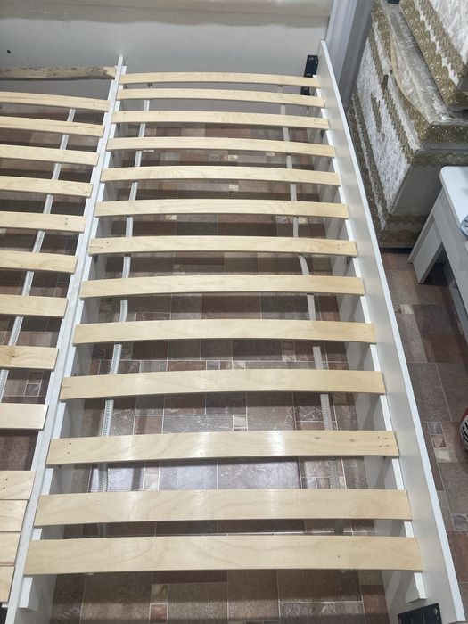 Кровать с матрасом вместе