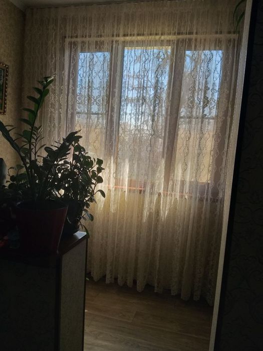 Чиланзар 11.  Срочно. Продается. 2 х комнатная квартира