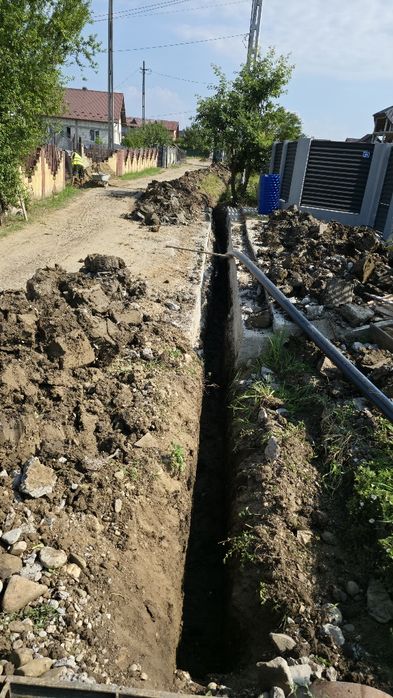 Inchiriez miniexcavator cu operator pentru diferite activități picon