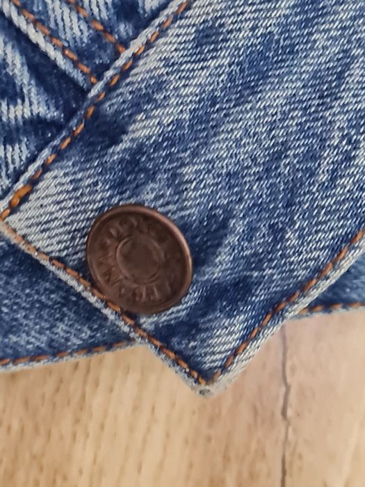 Продам мужскую джинсовую куртку  Dolce Gabbana оригинал.