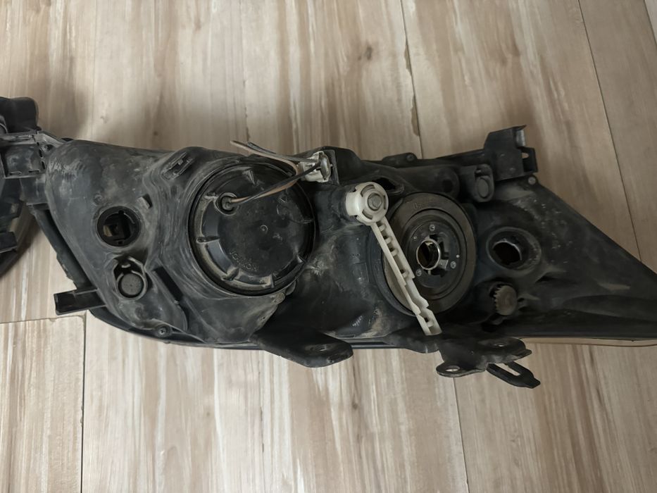 Фары на Toyota Rav-4