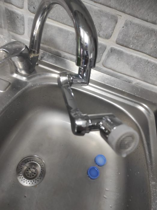 Adaptor robiet rotativ