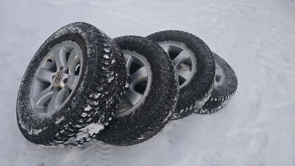 Продам комплект шины с дисками оригинал р17