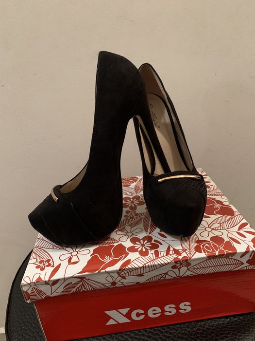 Дамски обувки на висок ток