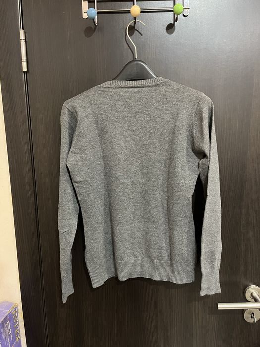 Пуловер с пеперуда