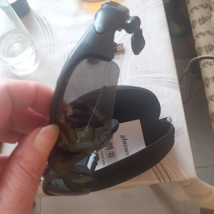 Нови очила със слушалки