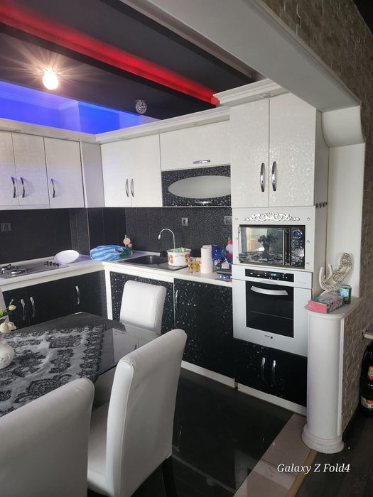 Продава се Тристаен апартамент в Шумен, Пазара - 90 кв.м за 992 €/кв.м - Снимка #5