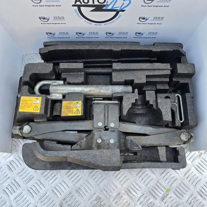 Kit pana complet cu suport cric si cheie roti Renault Master