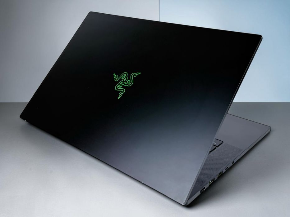 Razer Blade 15.6" 2.5K QHD 240Hz Intel Core i7-12800H 16GB DDR5 1TB SSD RTX 3070Ti Геймърски лаптоп