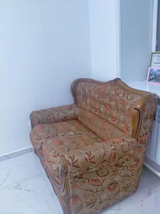 Диванчик двухместный раздвижной.