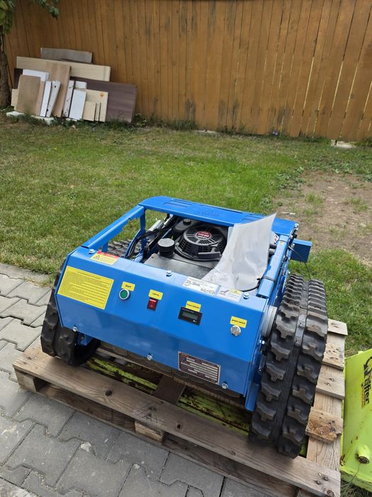 Robot pe senile de tuns iarba / plug zapada