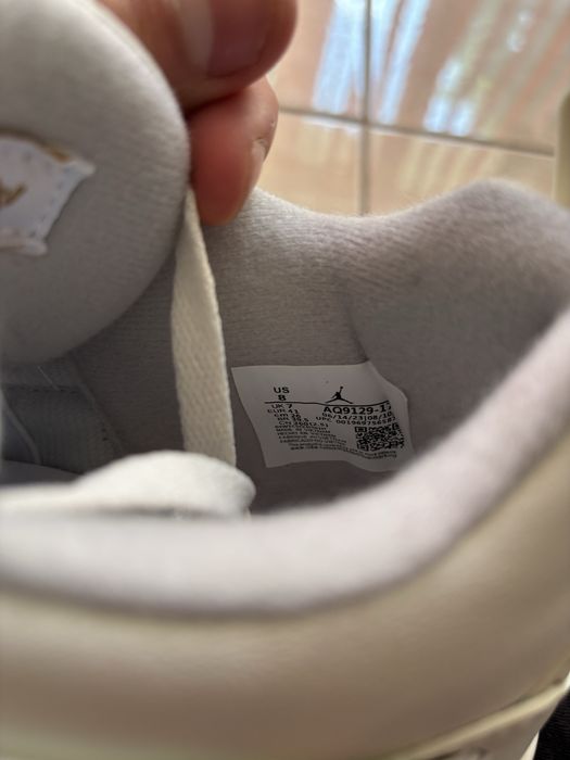Jordan 4 “Metallic Gold”