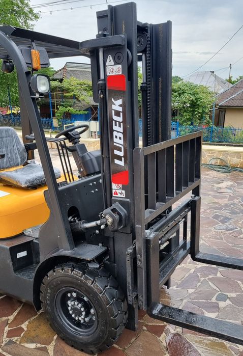 Motostivuitor Lubeck L-251 2.5 tone ridicare NOU  Garantie 2 ani